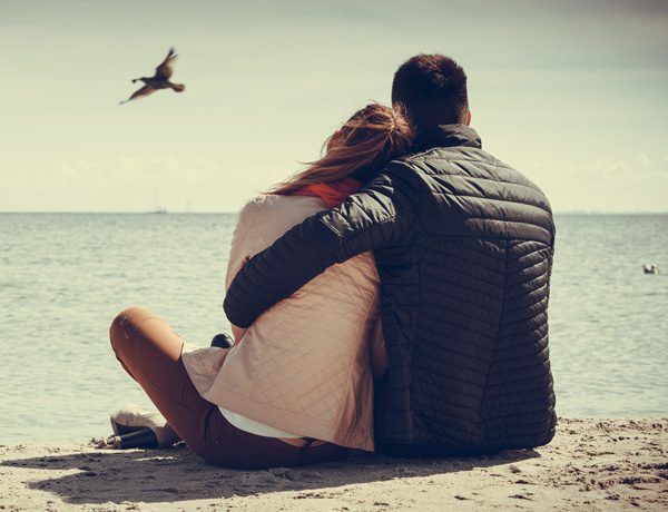 how to support a recovering alcoholic spouse - couple sitting on beach - great oaks recovery
