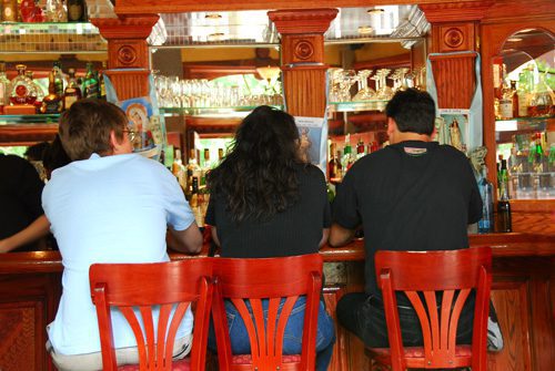 heavy drinking versus alcoholism - people sitting at a bar - great oaks recovery