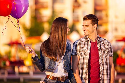 Seven Sober Date Ideas in Houston - couple on a date - great oaks recovery center